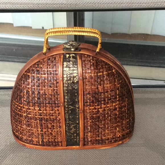 Vintage Handbags - Vintage gorgeous hand made rattan bag